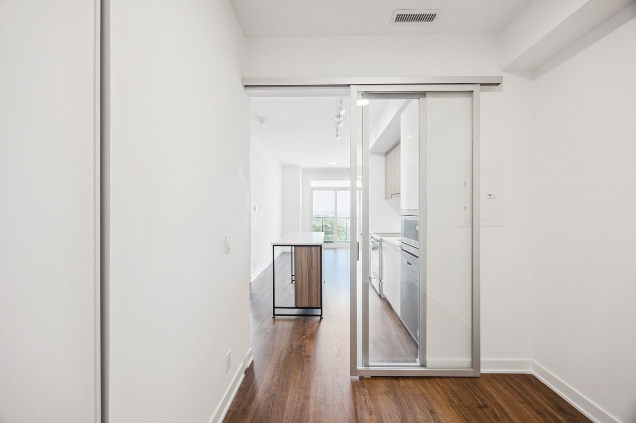 50 Upper Mall Way #2109
