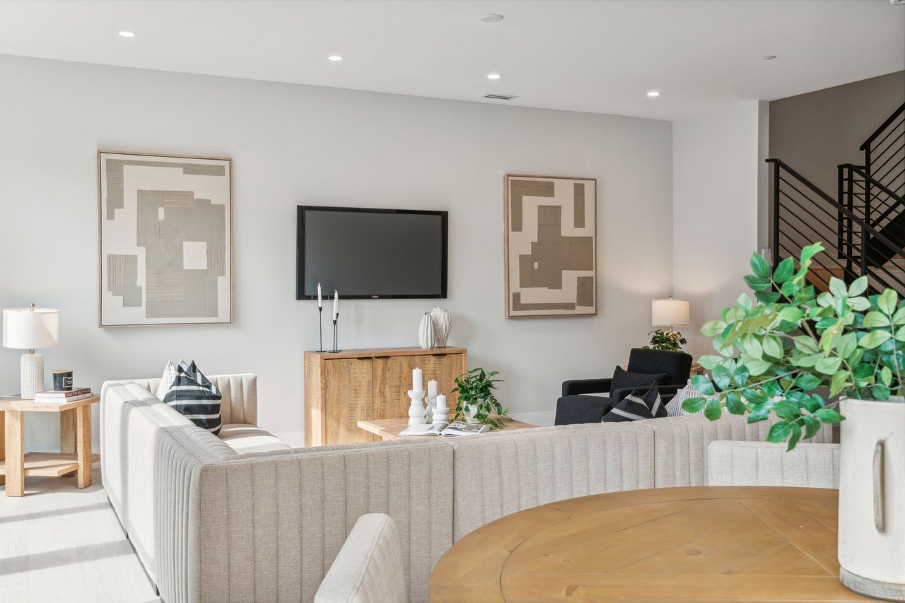 160-64 N 2nd St #302, Philadelphia, PA 19106	