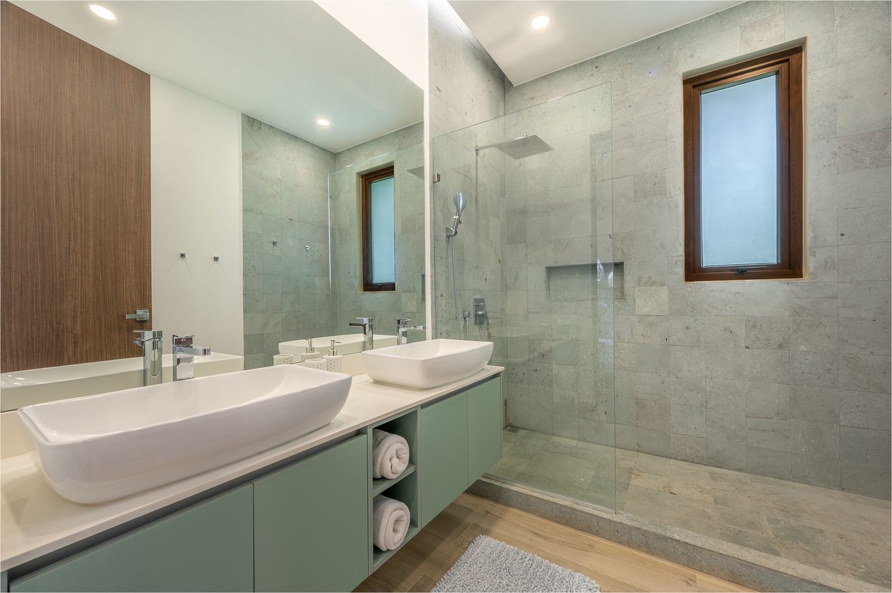 Malinches 27 A/B | Turnkey 6-Bedroom Duplex Investment in Hacienda Pinilla