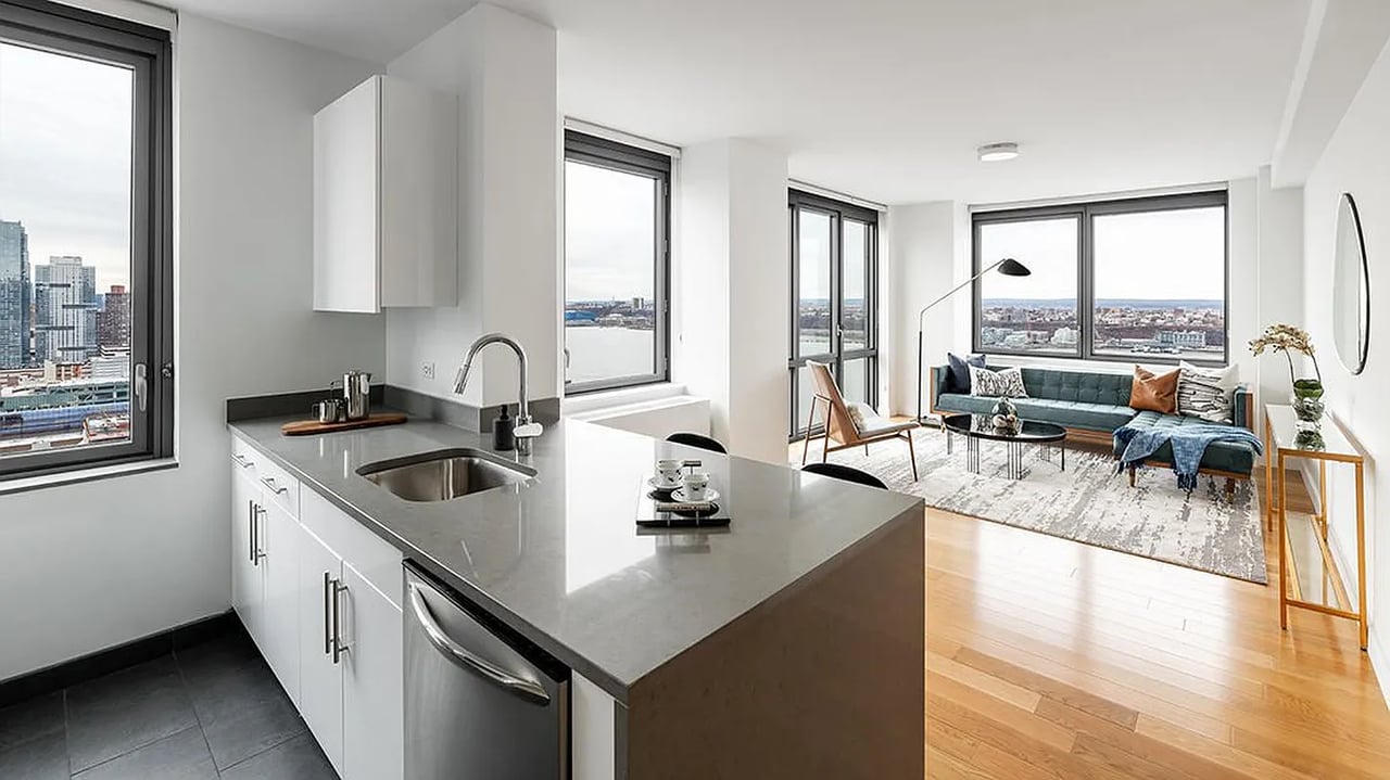 606 W 57th St, #1623