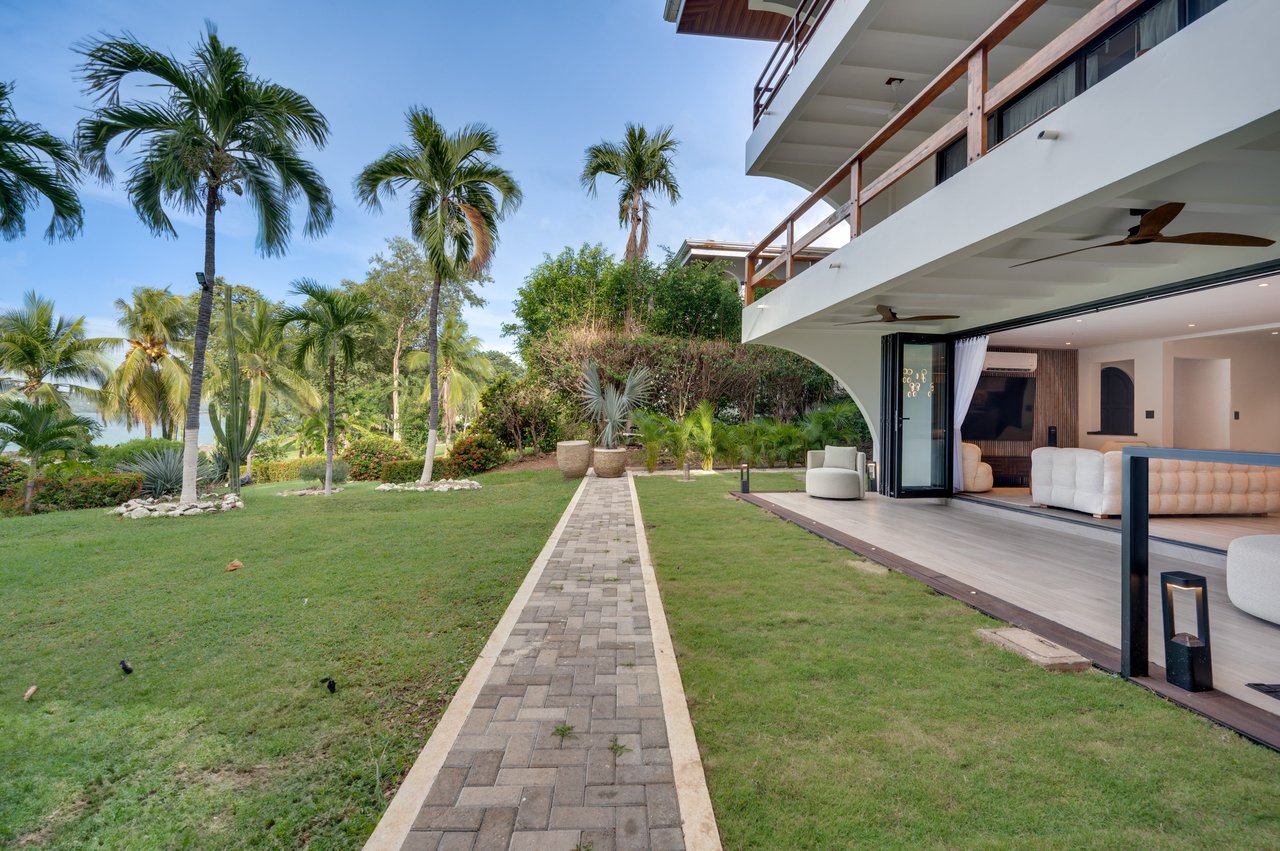 Flamingo Marina Cove 416 – Beachfront Condo