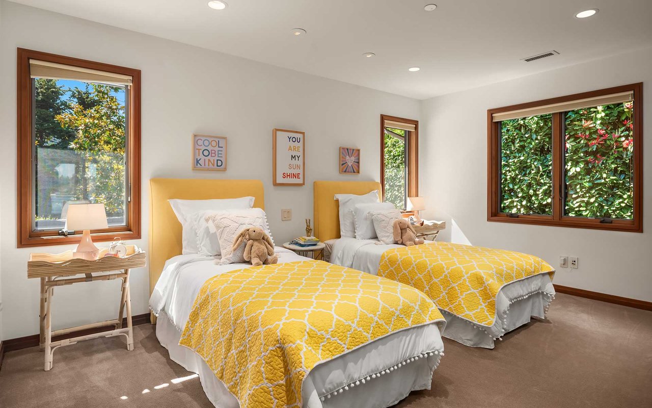 Northwest Contemporary Style on Mercer Island’s Cherished North End