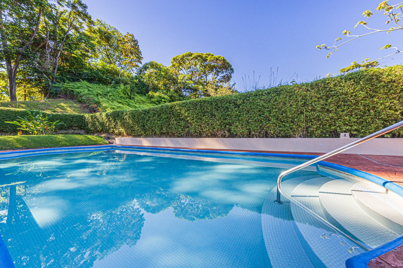 Elegant 3 Bedroom + Office Jungle Home in Puesta Del Sol, Ojochal