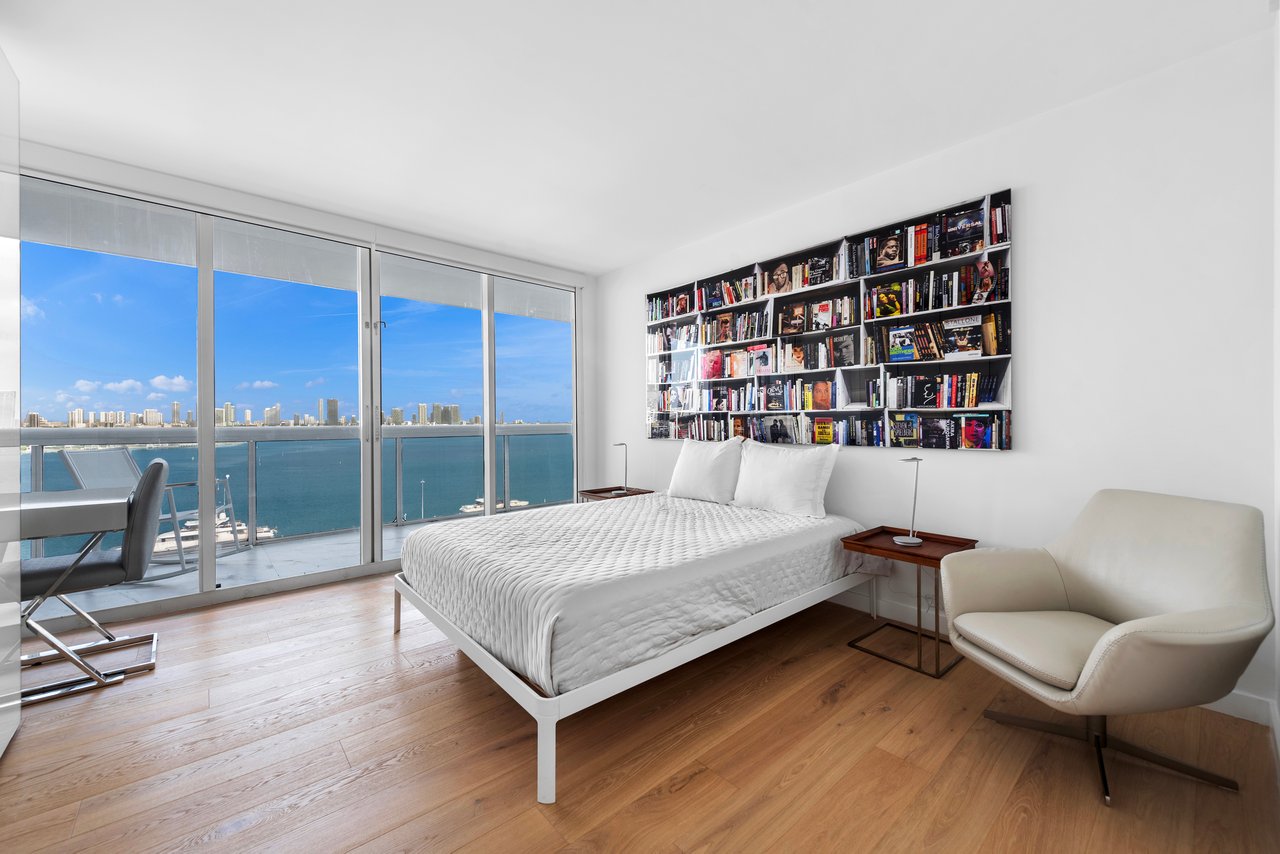 1800 Sunset Harbour 1202/04