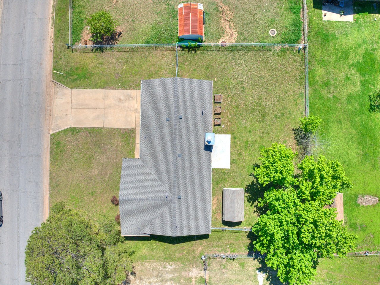 2416 Ellis Dr