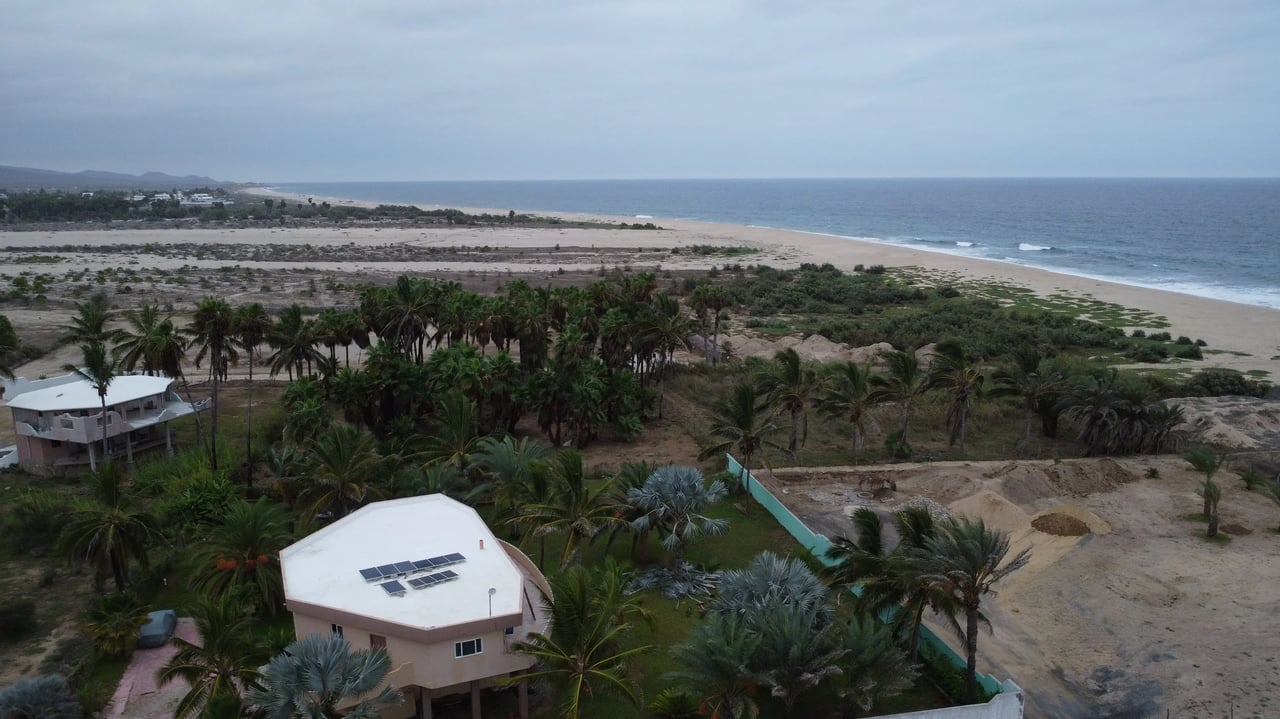 Ellias Calles Beachfront 2.2