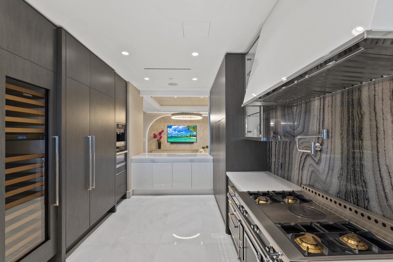 17901 Collins Ave # 3003