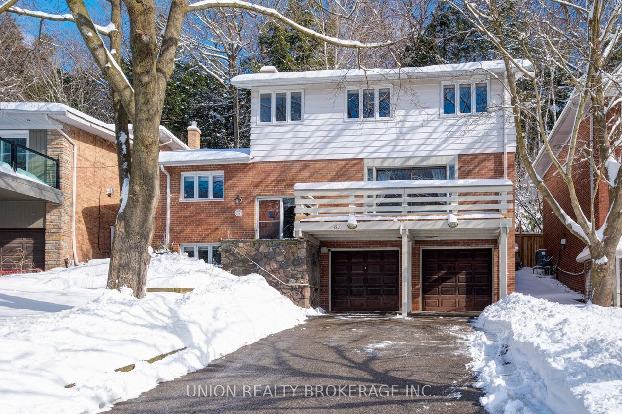 37 Fallingbrook Dr