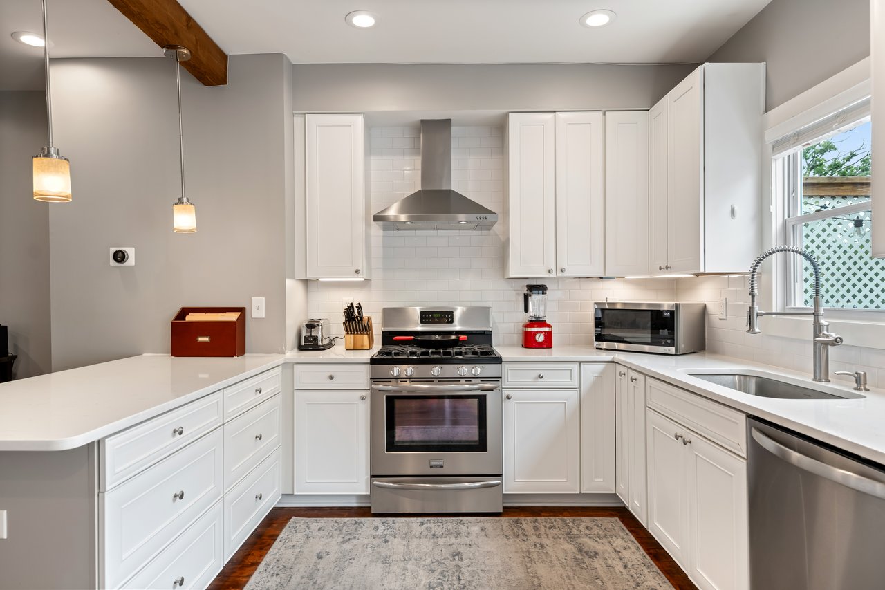 613 Longfellow St NW