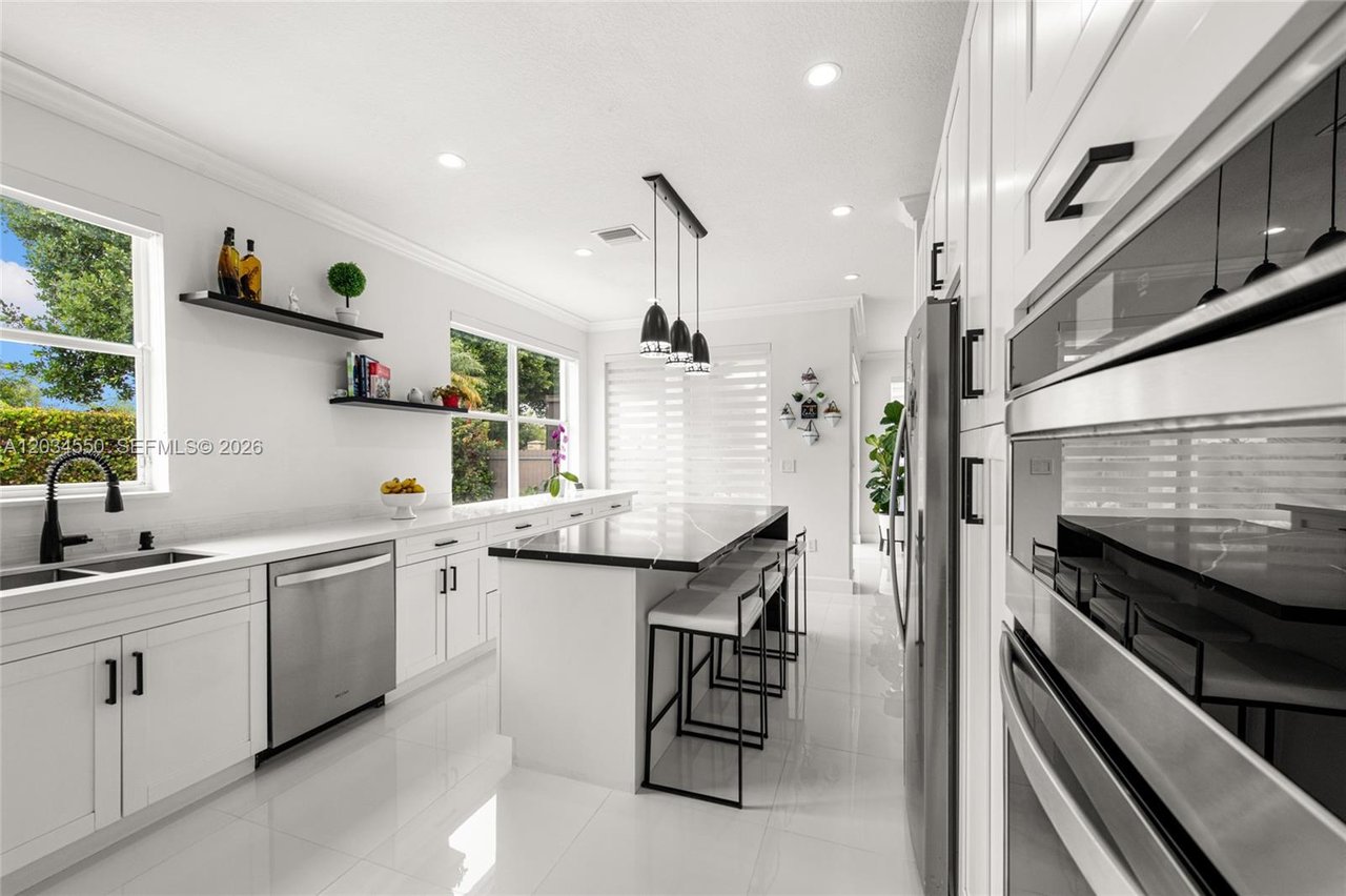 15761-sw-59-terrace-miami-pool-home-for-sale-kitchen