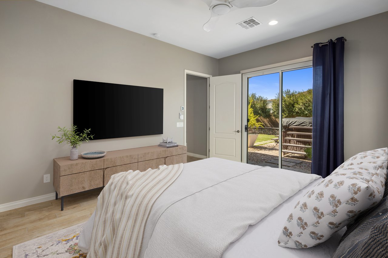 2932 E Madison Vistas