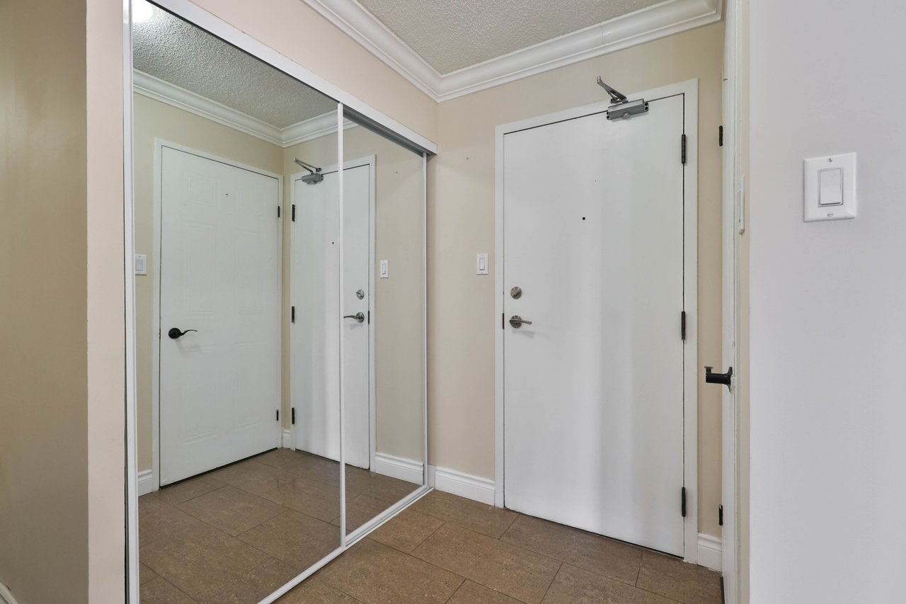 2109-350 Webb Drive, Mississauga