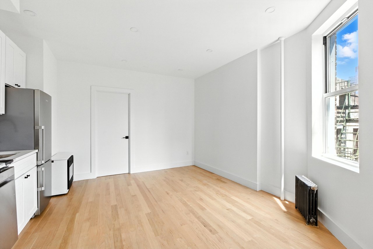 75 Baxter Street, #32