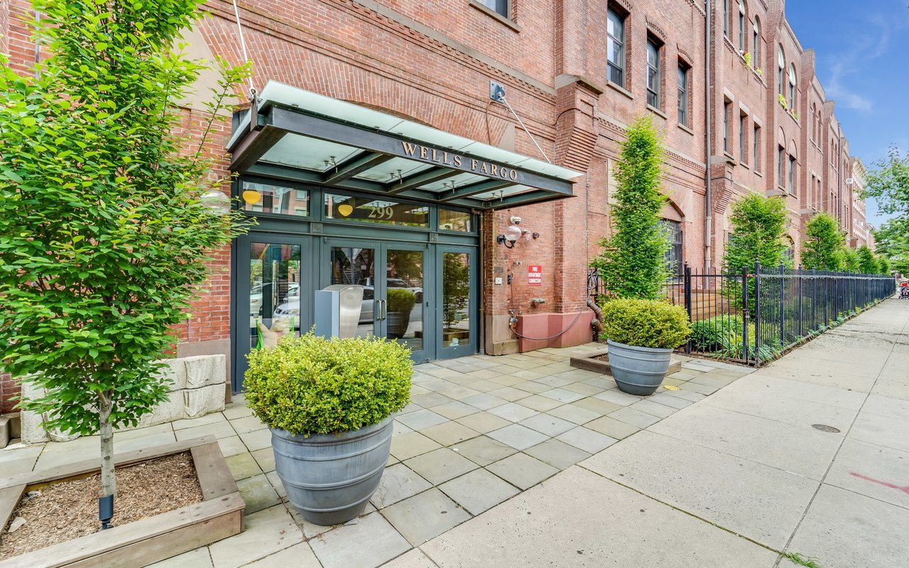 Wells Fargo Lofts / 299 Pavonia Ave