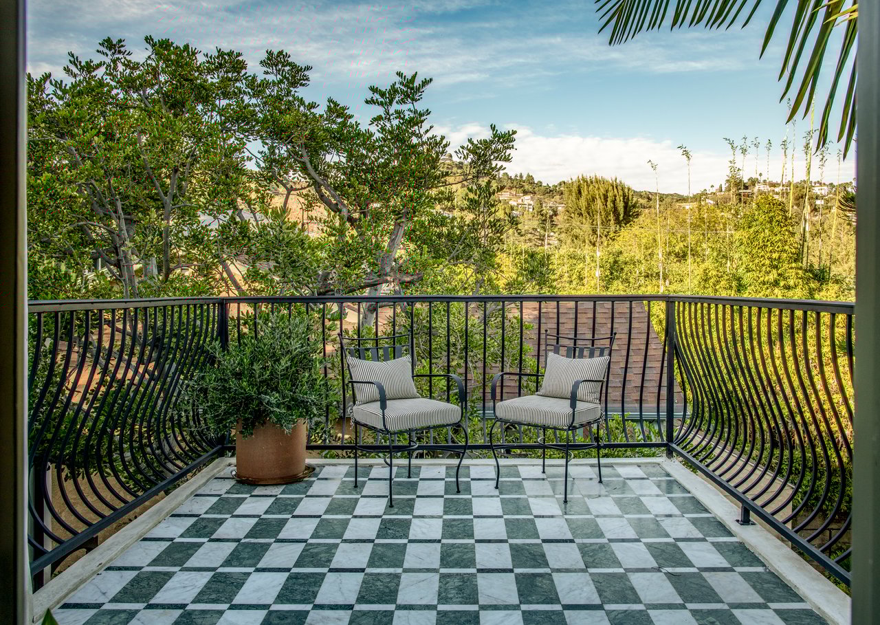 1982 N Normandie Ave