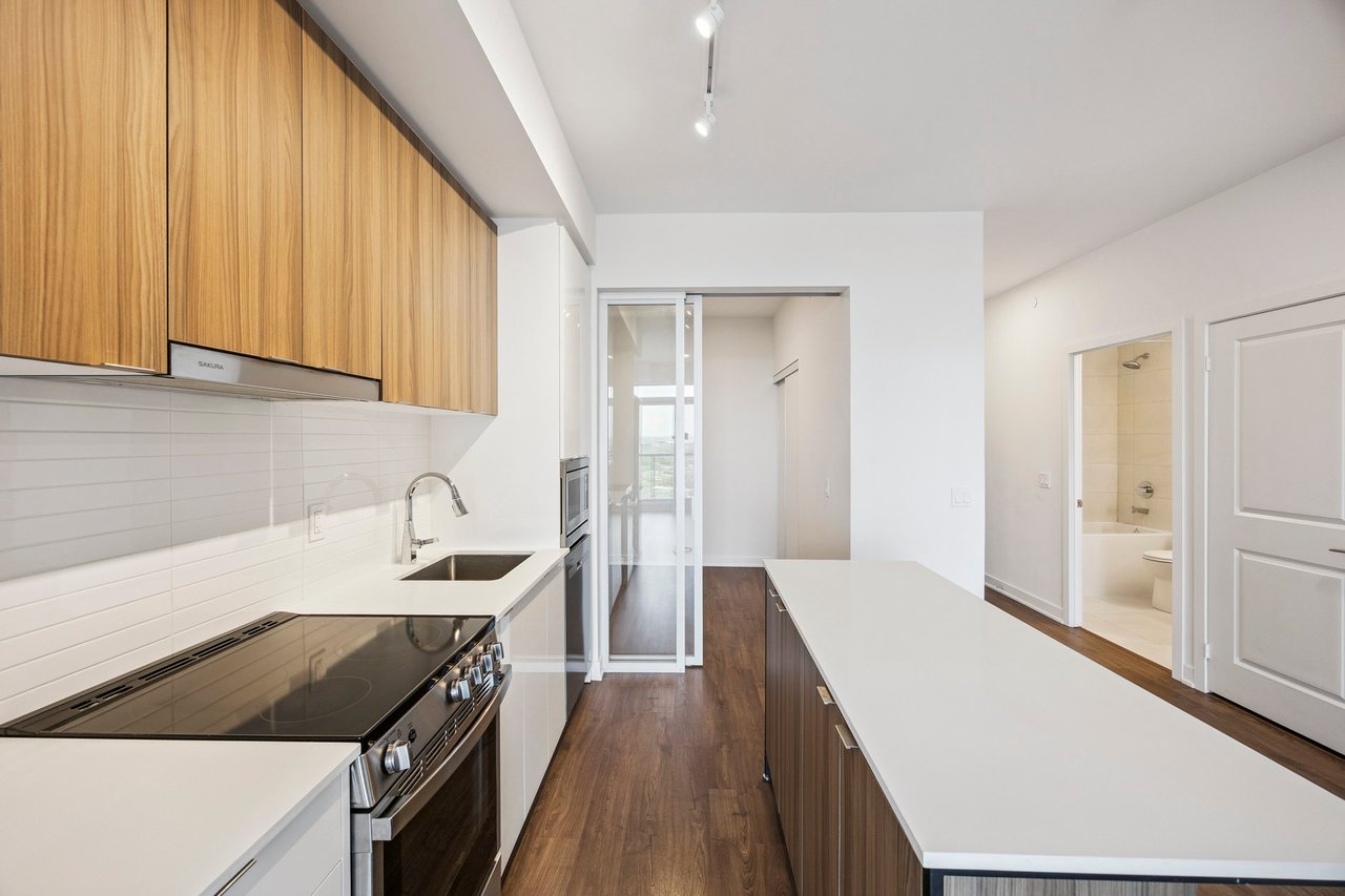 50 Upper Mall Way #2109