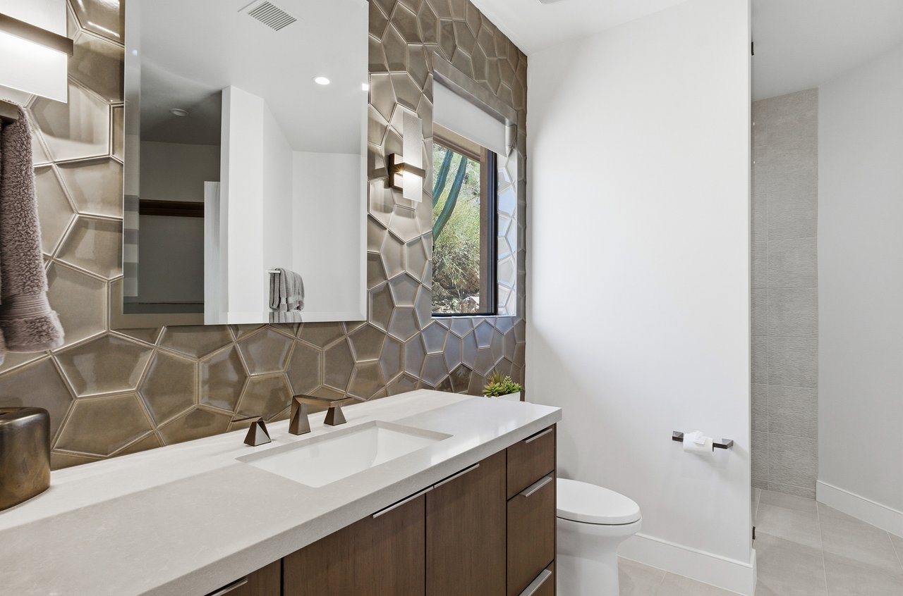 5411 E ROADRUNNER Road