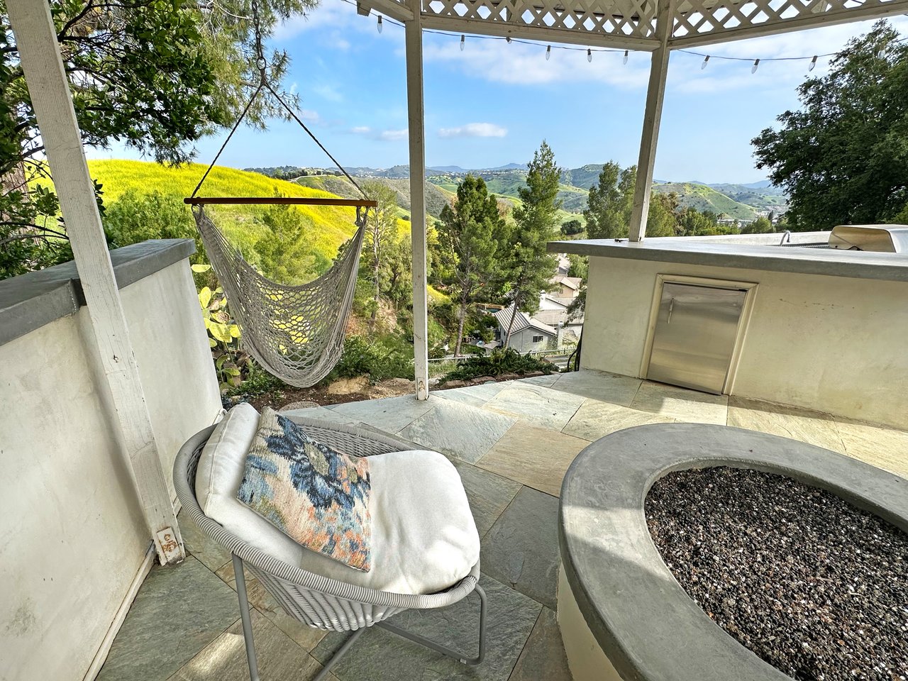 26024 Farmfield Road, Calabasas
