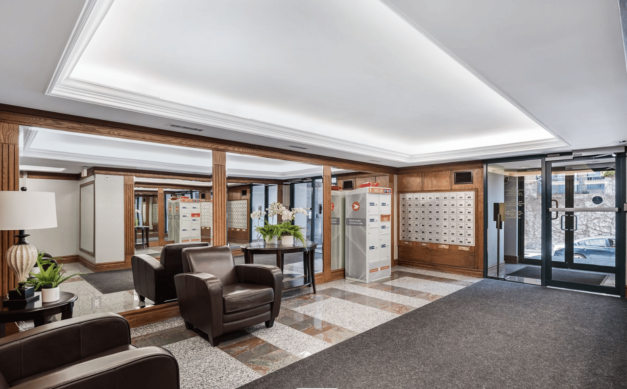 141 Woodbridge Ave W 206