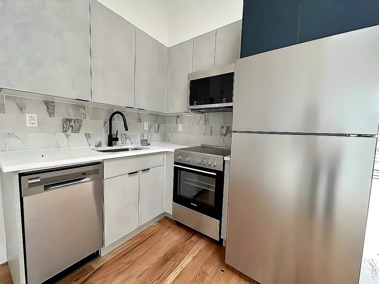 949 Metropolitan Ave 3B
