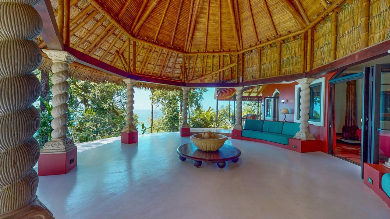 Colonial Oceanfront Estate, Dominical, Puntarenas