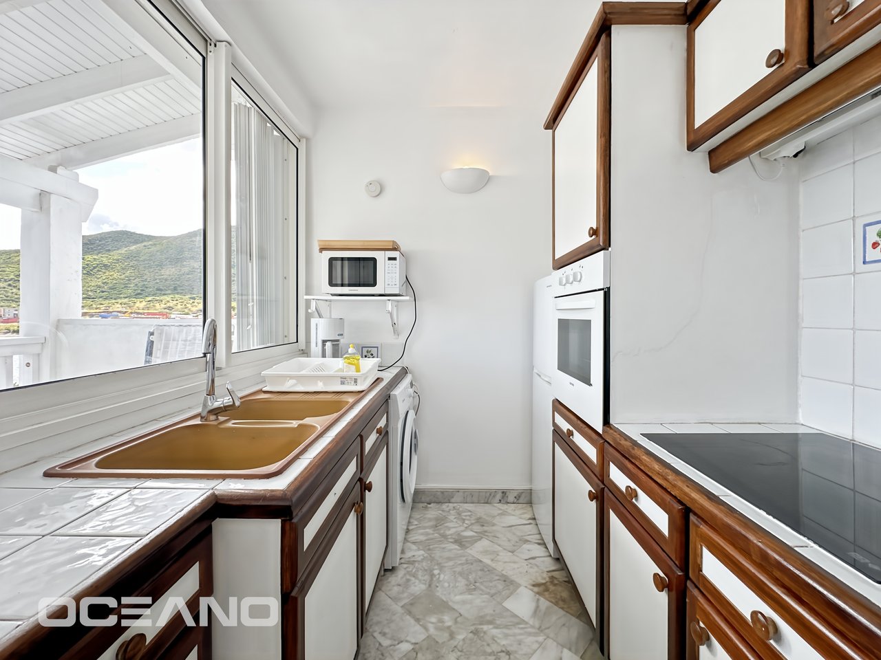 2 bedrooms with a sea view