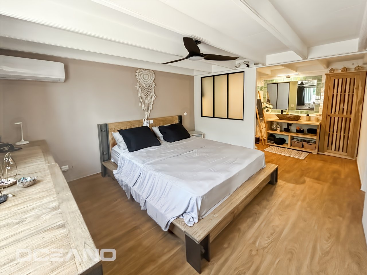 FOR SALE VILLA OYSTER POND