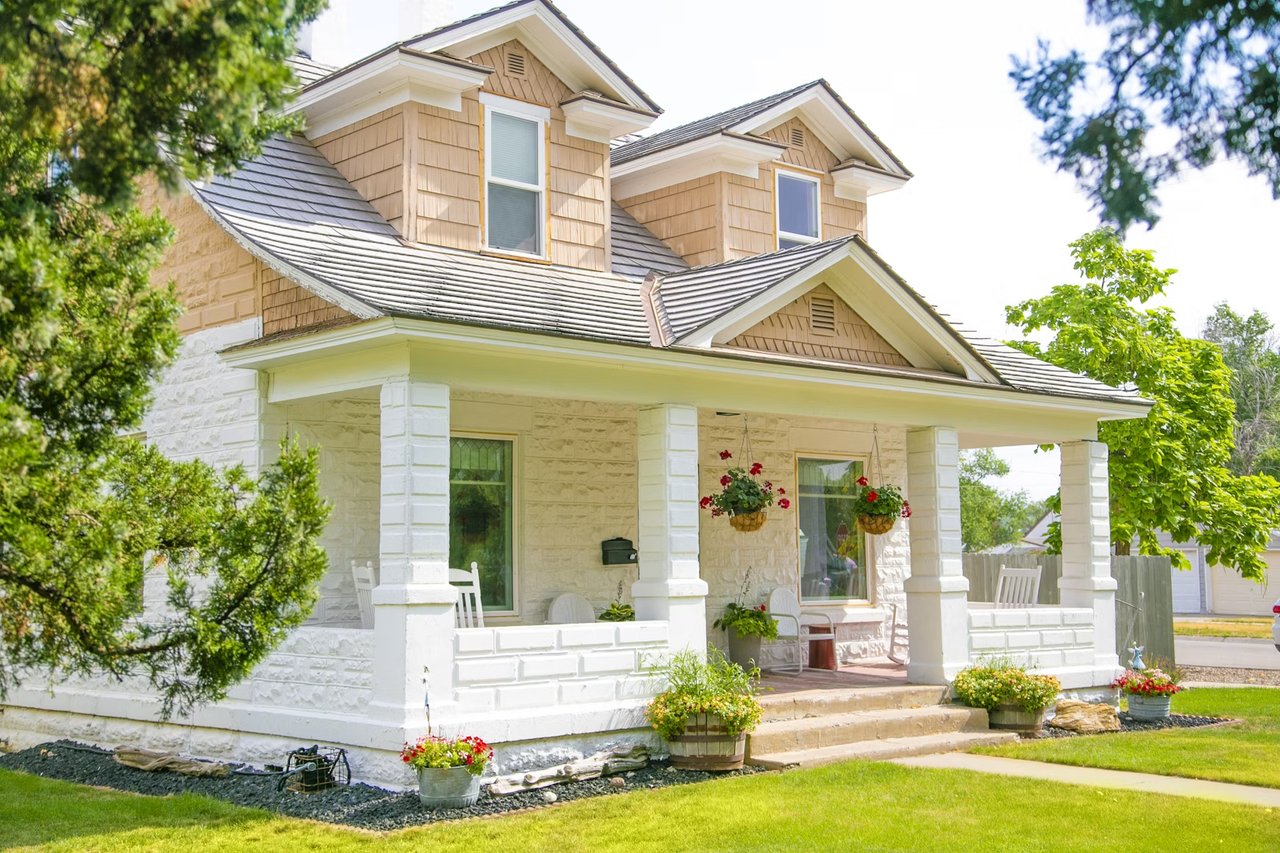 The Role of Emotions in Selling a Home (And How to Stay Objective)