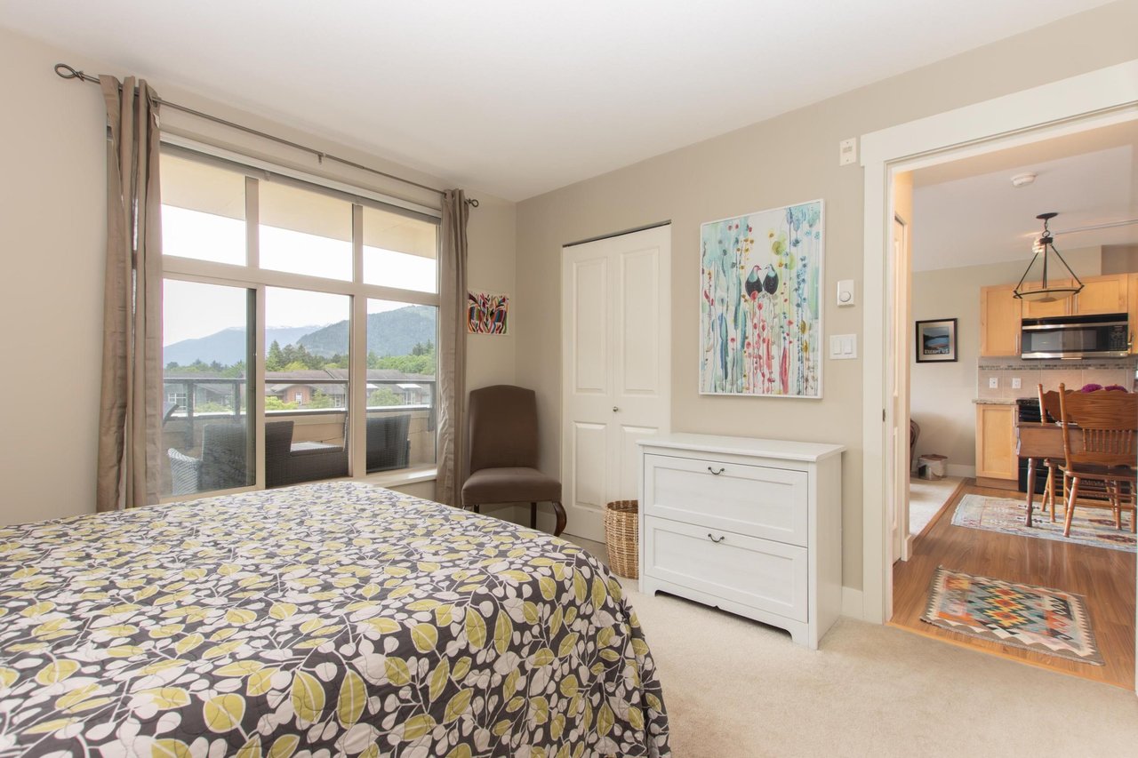 320-1211 Village Green Wy