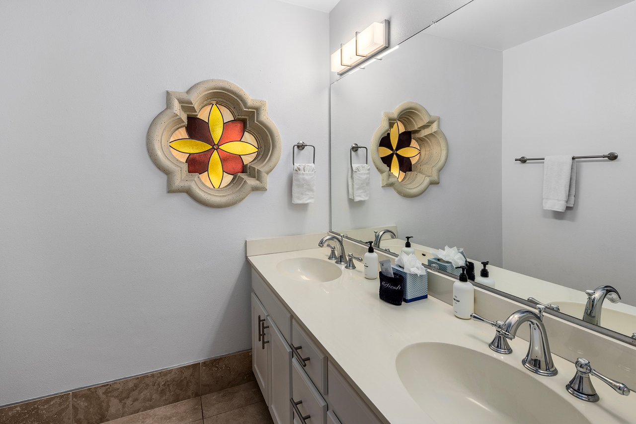 4737 E Valley Vista Lane