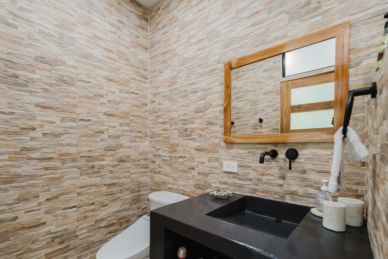 Casa Iguana - Fully Renovated Home Minutes from Marina Pez Vela 