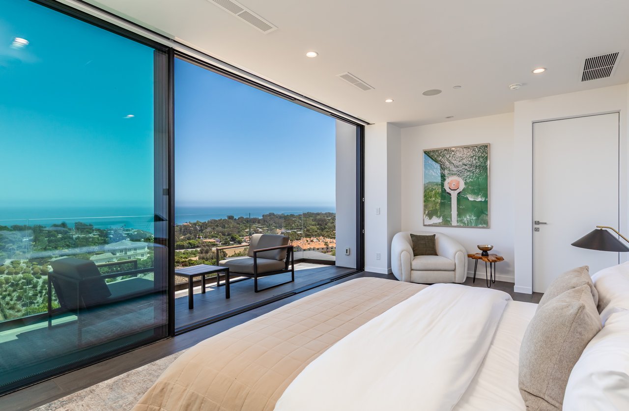6156 Zumirez Dr