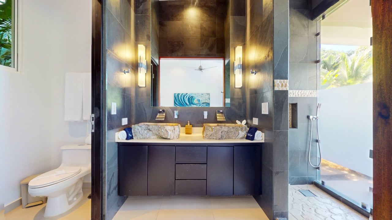 Luxury Retreat in Gated Community with Private Beach Access