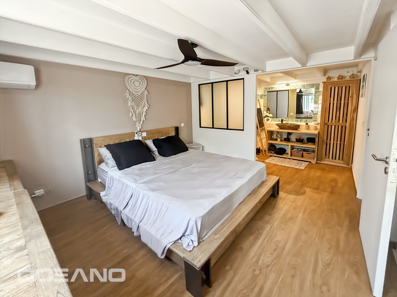 FOR SALE VILLA OYSTER POND