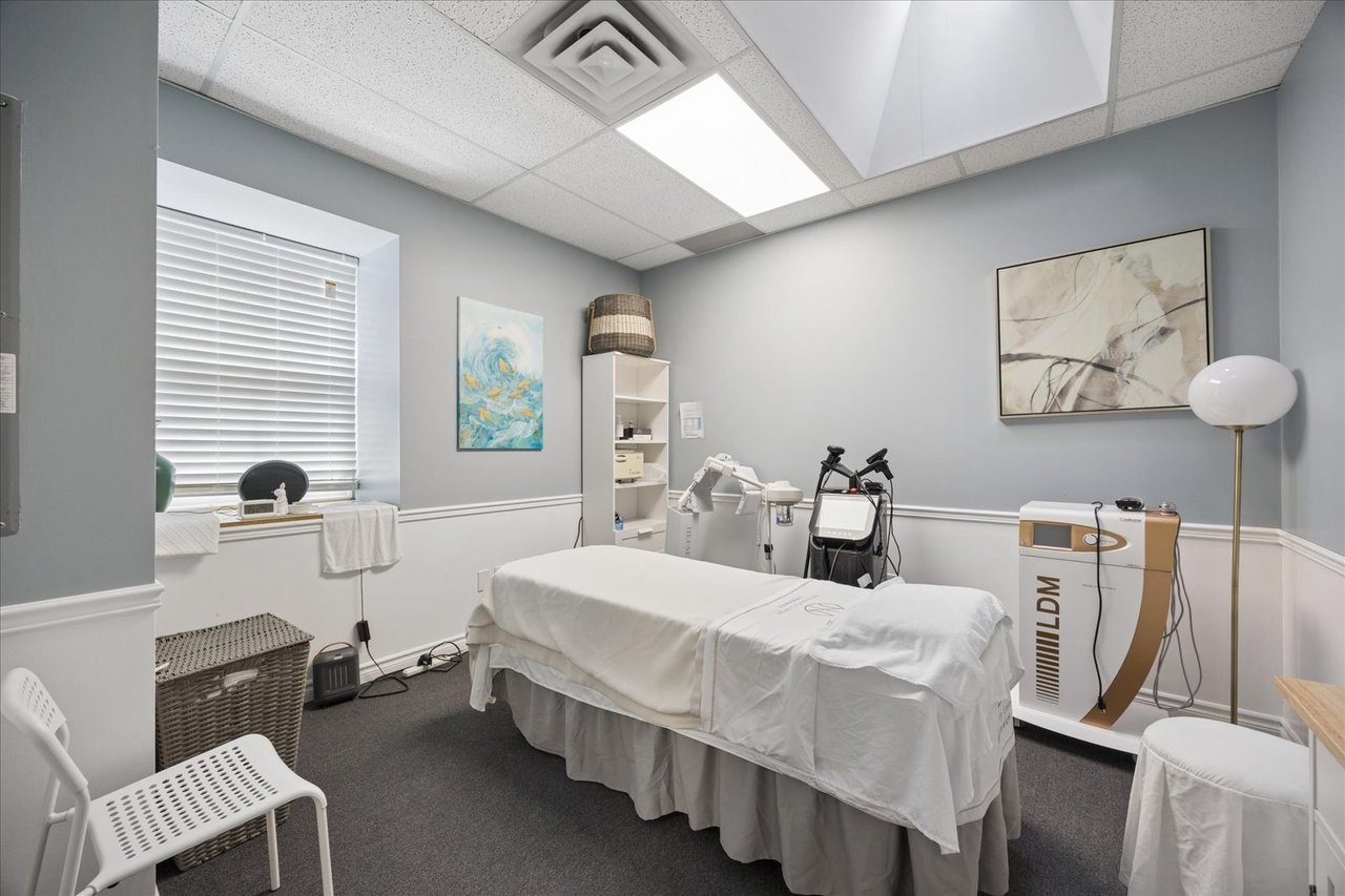 190 Main Street Unionville, Suite 202
