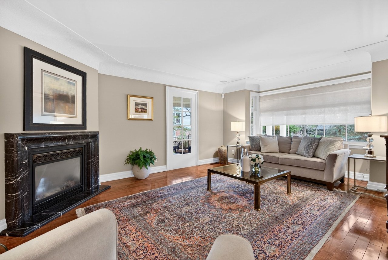  Aldershot Lakeside Elegance