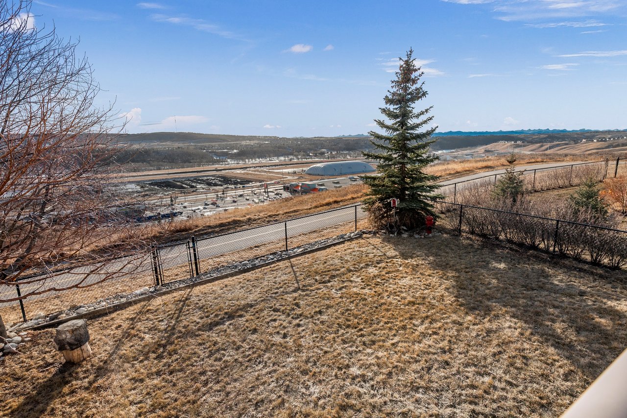 98 Tuscany Ravine Close NW