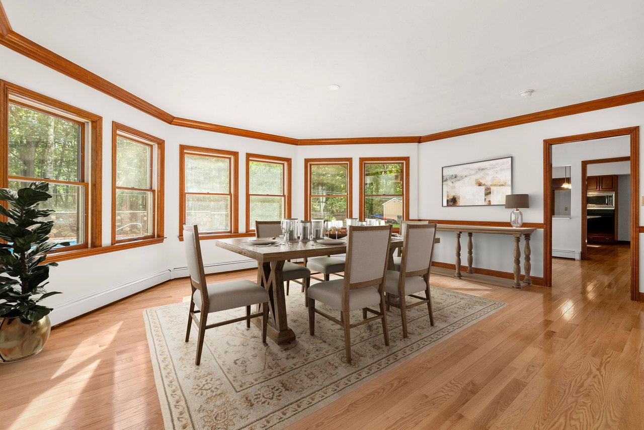 4 Leslie Rd