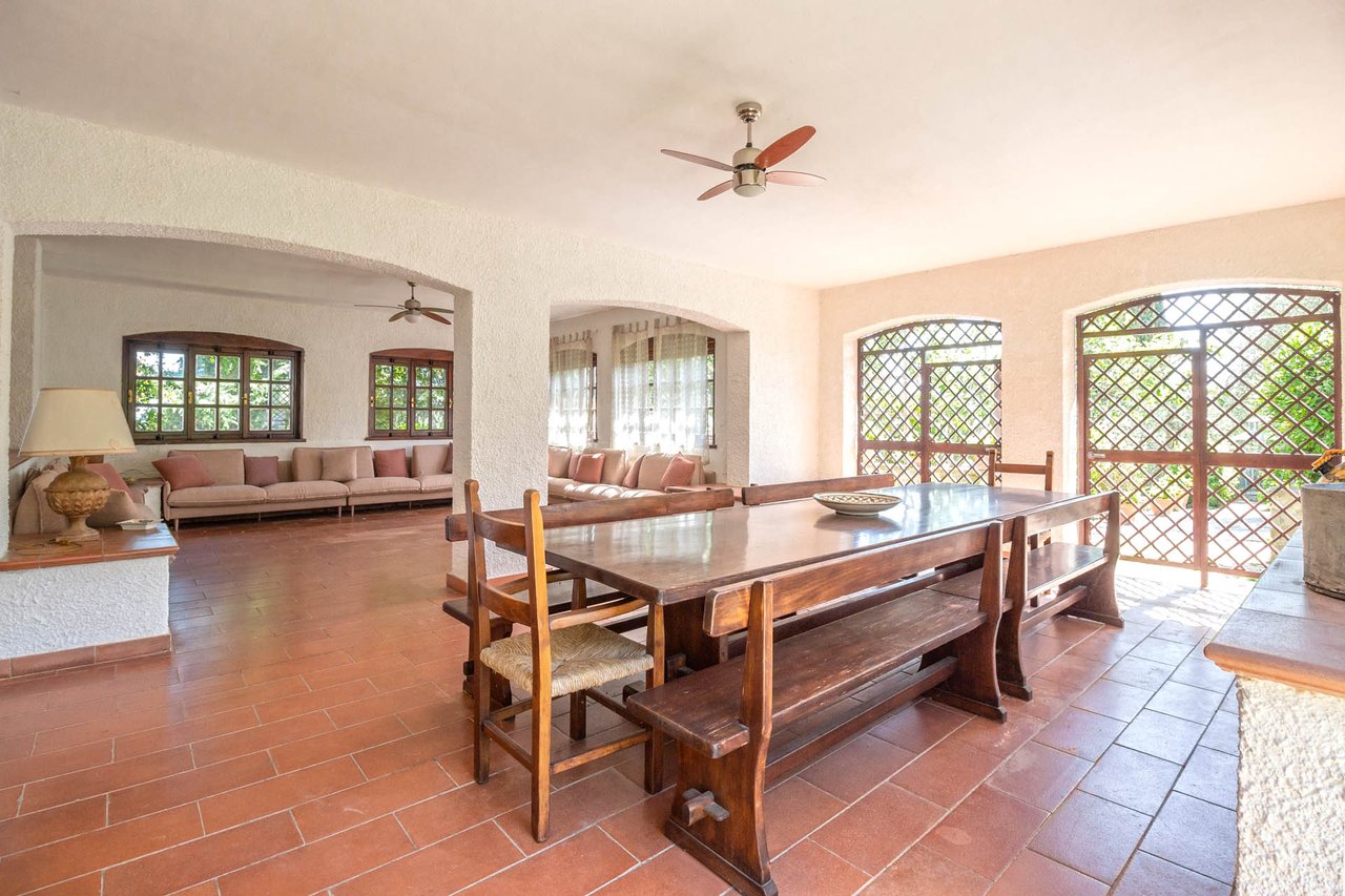 Villa in the Countryside between Sea and City