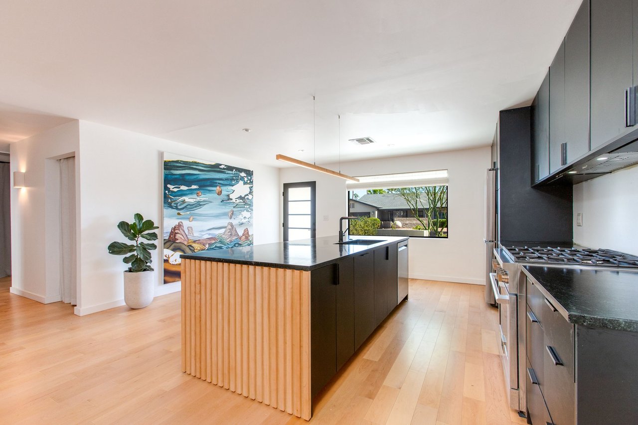 3508 N 62nd Pl - For Lease