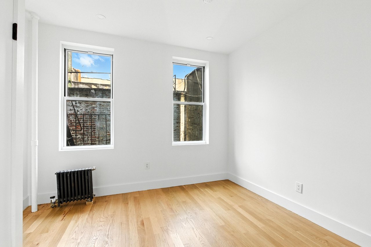 75 Baxter Street, #32