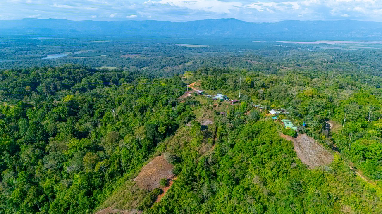 67 acres development (15 titled lots) with breathtaking views in Sierpe