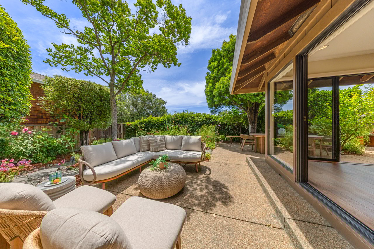 Inviting and Updated - Picturesque Grounds