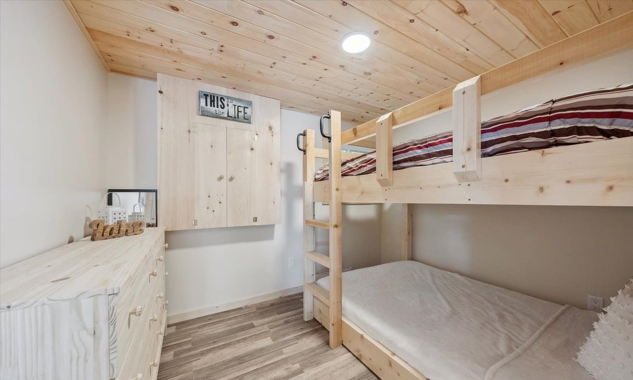 214B Centre Road