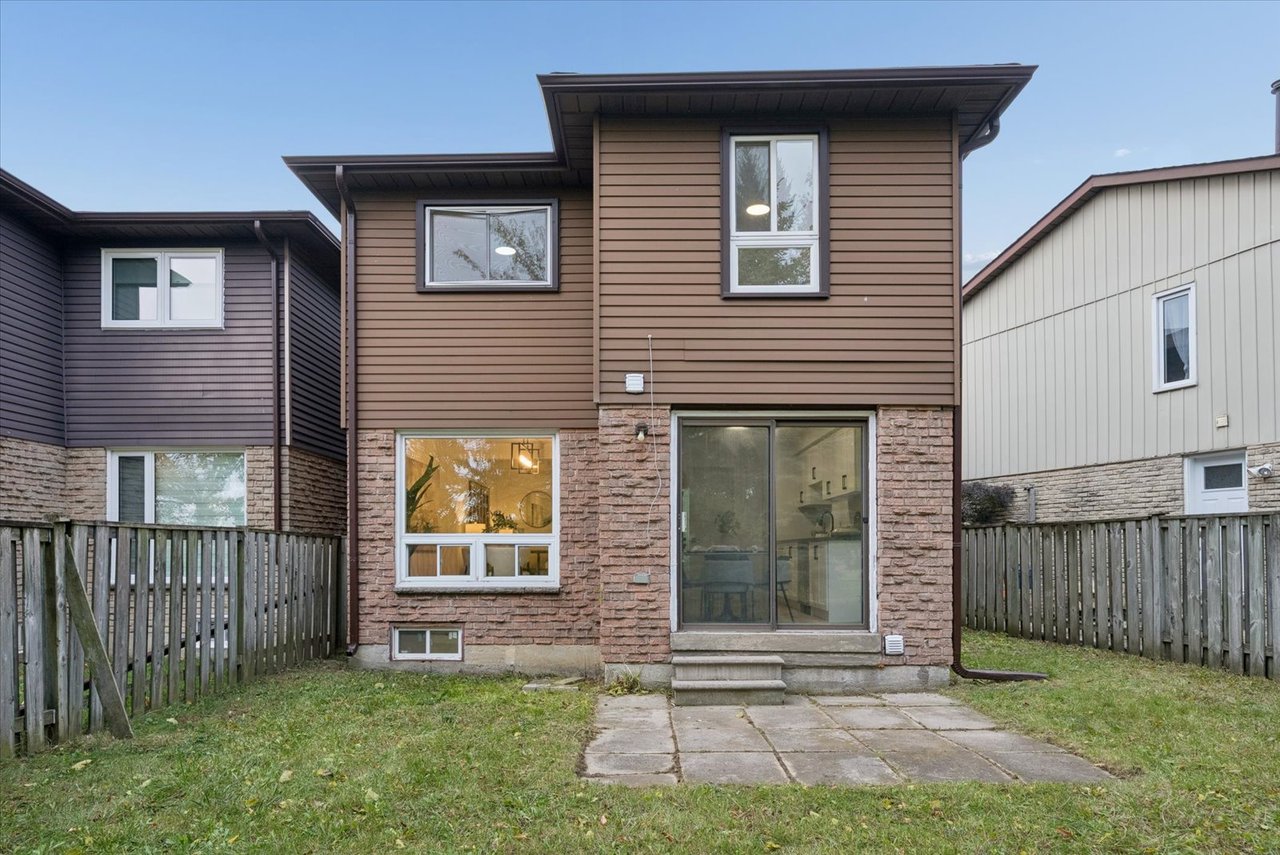 62 Pepperell Cres