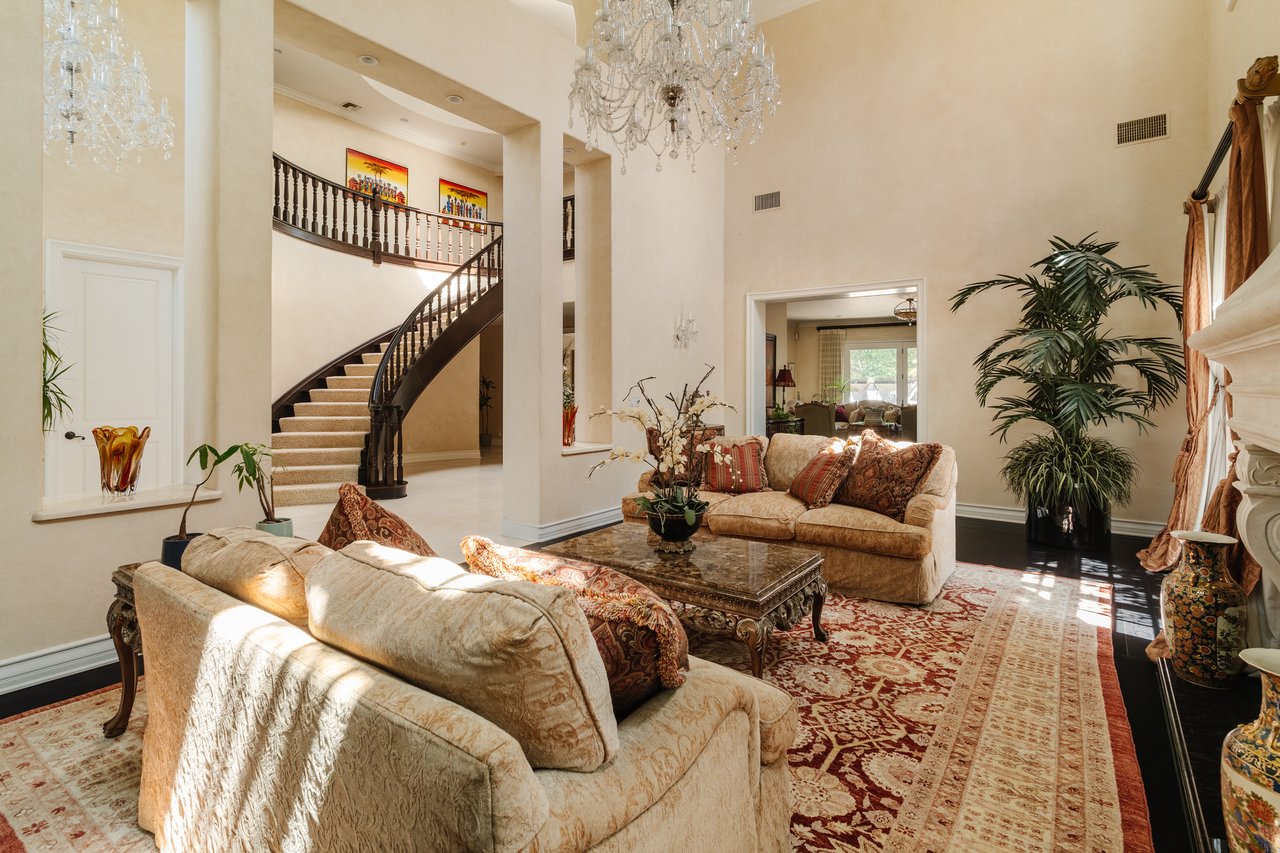 1202 San Vicente Blvd