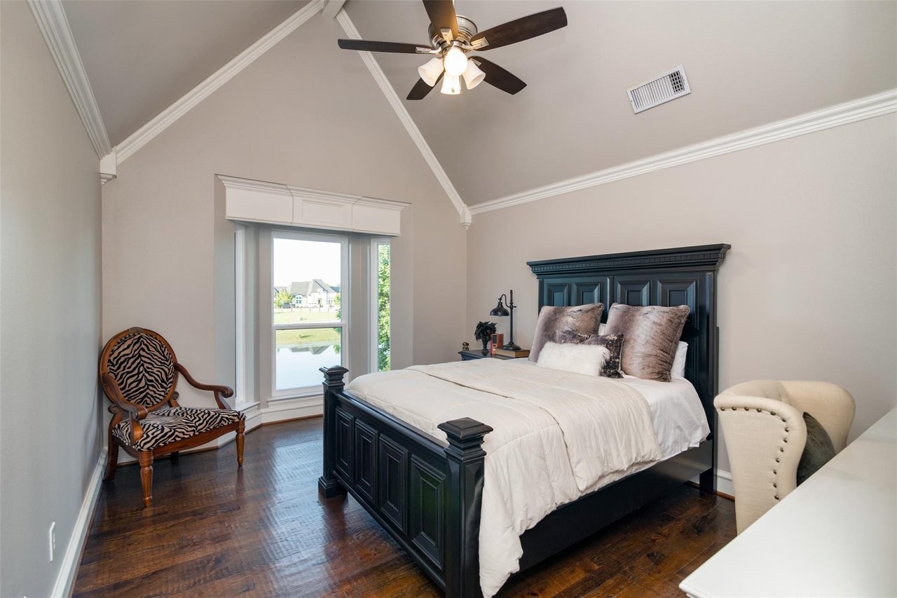 Exquisite Estate On 2.5 Acres - Heath, TX