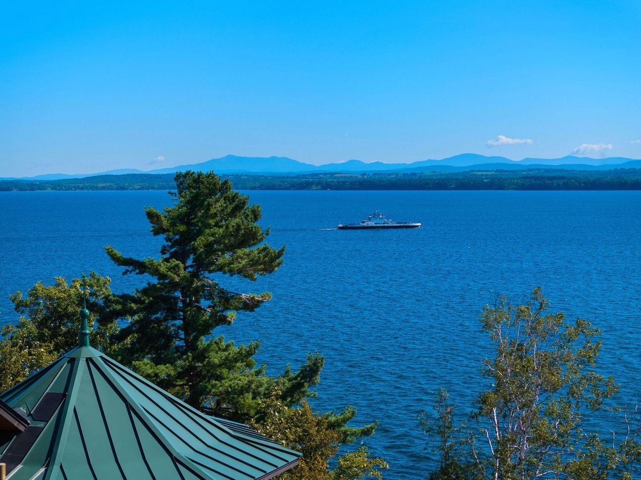 2226 Lake Shore Road