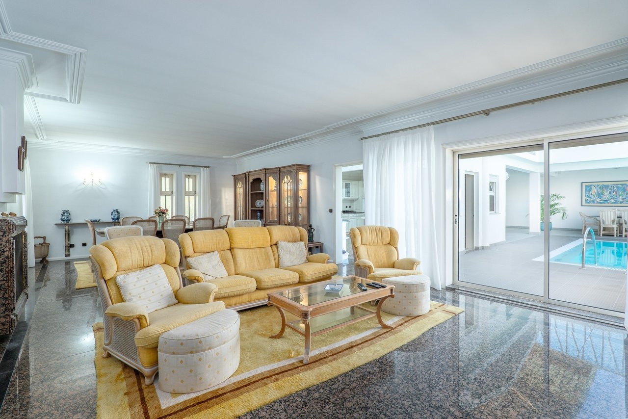 Secluded 5-Bedroom Villa with Pool and Sea Views on Expansive Dune-Side Plot – Apúlia e Fão