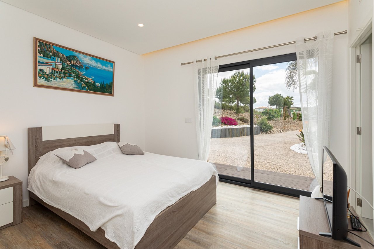 122.5-Hectare Private Estate with Lake, Events Venue & Luxury Home on the Alentejo–Algarve Border